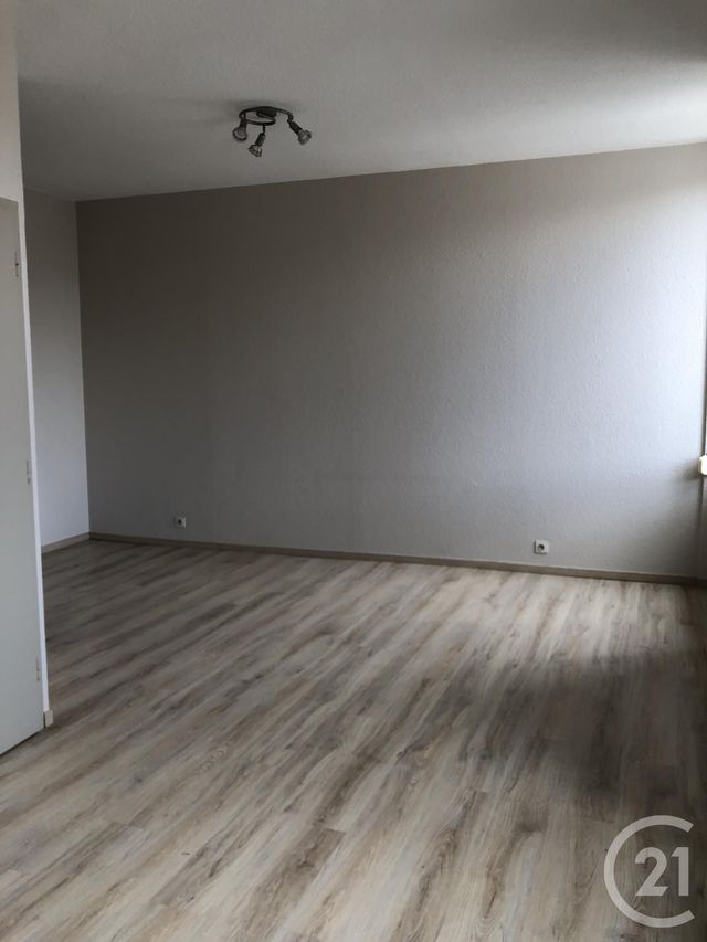 Appartement T2 à louer - 2 pièces - 40.0 m2 - SARRAS - 07 - RHONE-ALPES - Century 21 Abita Immobilier Appartement T2 à louer - 2 pièces - 40.0 m2 - SARRAS - 07 - RHONE-ALPES - Century 21 Abita Immobilier