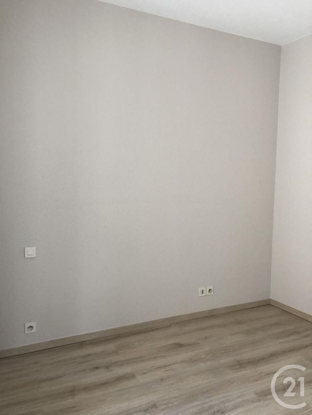 Appartement T2 à louer - 2 pièces - 40.0 m2 - SARRAS - 07 - RHONE-ALPES - Century 21 Abita Immobilier Appartement T2 à louer - 2 pièces - 40.0 m2 - SARRAS - 07 - RHONE-ALPES - Century 21 Abita Immobilier