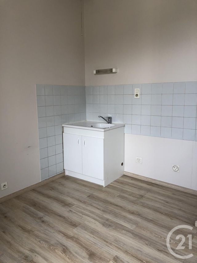 Appartement T2 à louer - 2 pièces - 40.0 m2 - SARRAS - 07 - RHONE-ALPES - Century 21 Abita Immobilier Appartement T2 à louer - 2 pièces - 40.0 m2 - SARRAS - 07 - RHONE-ALPES - Century 21 Abita Immobilier