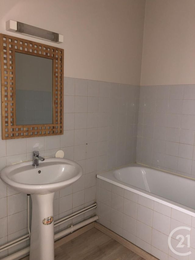 Appartement T2 à louer - 2 pièces - 40.0 m2 - SARRAS - 07 - RHONE-ALPES - Century 21 Abita Immobilier Appartement T2 à louer - 2 pièces - 40.0 m2 - SARRAS - 07 - RHONE-ALPES - Century 21 Abita Immobilier
