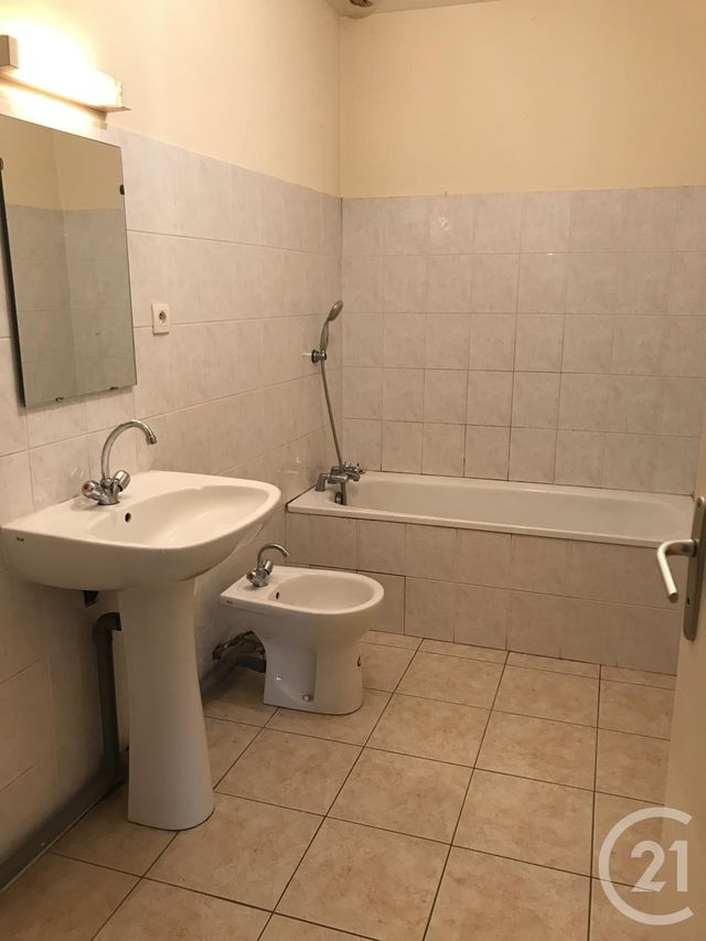 Appartement T2 à louer - 2 pièces - 60.0 m2 - ANNONAY - 07 - RHONE-ALPES - Century 21 Abita Immobilier Appartement T2 à louer - 2 pièces - 60.0 m2 - ANNONAY - 07 - RHONE-ALPES - Century 21 Abita Immobilier