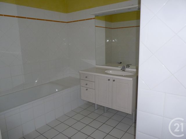 Appartement T3 à louer - 3 pièces - 87.0 m2 - VERNOSC LES ANNONAY - 07 - RHONE-ALPES - Century 21 Abita Immobilier